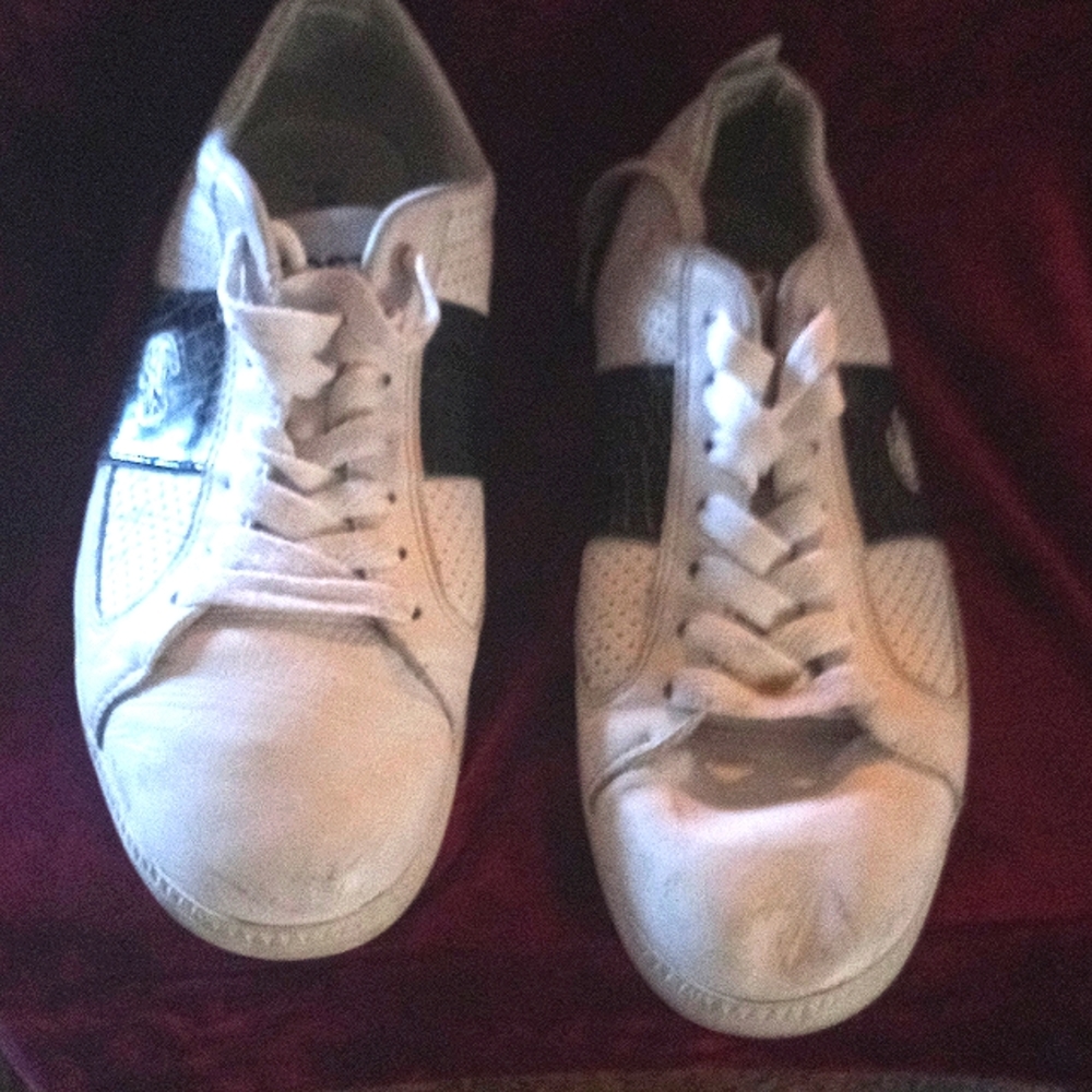 Locoste tennis shoes great condition